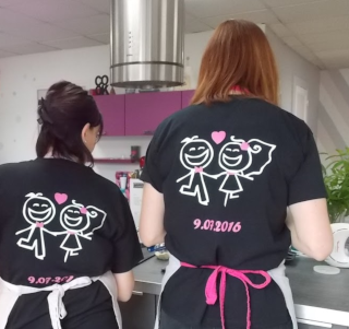 Groupe participant à un atelier cuisine EVJF