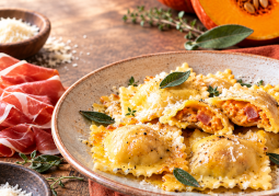 Pâtes fraîches : raviolis jambon cru, potimarron, noisettes